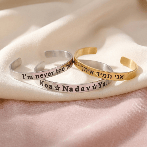 צמידים עם חריטה